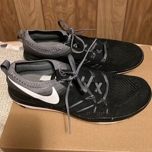 Nike Focus Flyknit Womens Sneakers